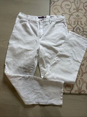 Gloria Vanderbilt white jeans 16